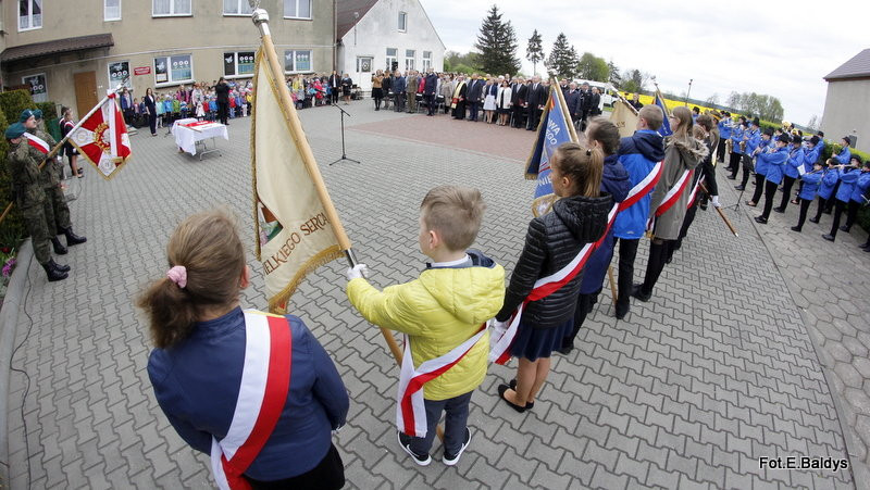 Sztandar dla Szkoły Podstawowej w Goniembicach (zdjęcia)
