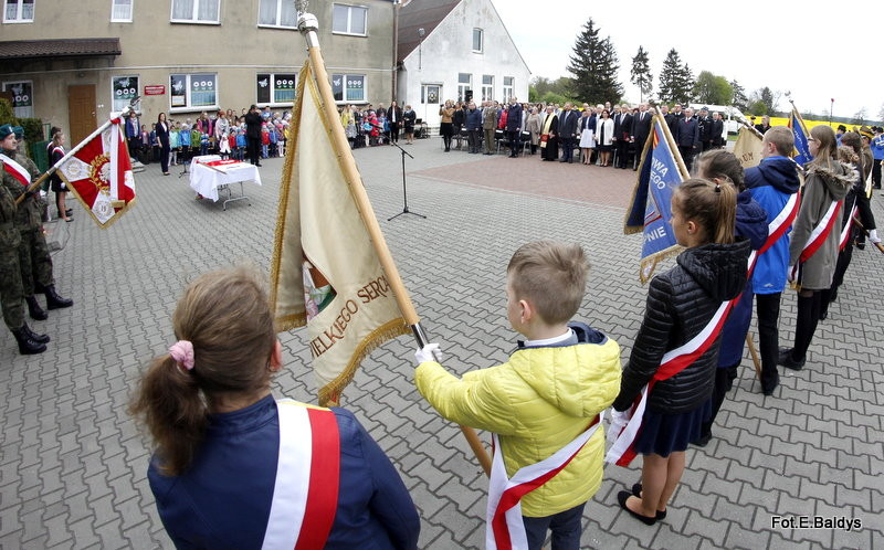 Sztandar dla Szkoły Podstawowej w Goniembicach (zdjęcia)