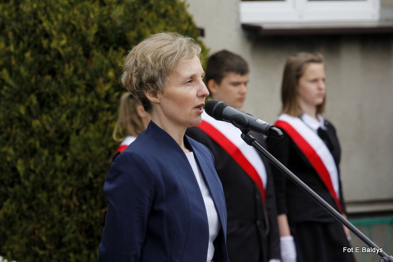 Sztandar dla Szkoły Podstawowej w Goniembicach (zdjęcia)