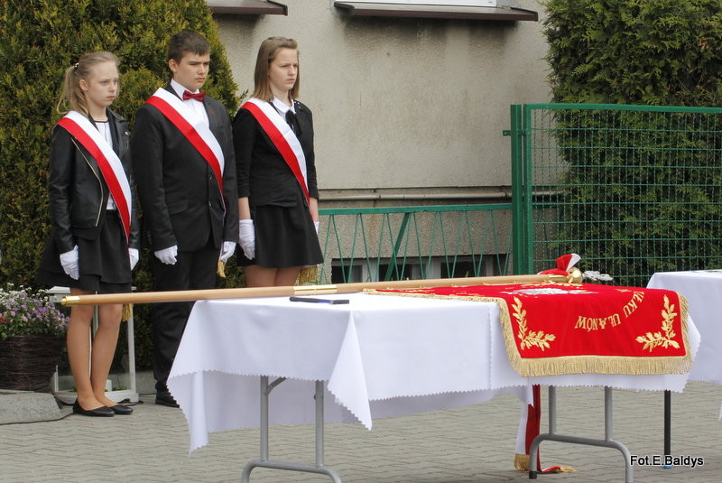 Sztandar dla Szkoły Podstawowej w Goniembicach (zdjęcia)