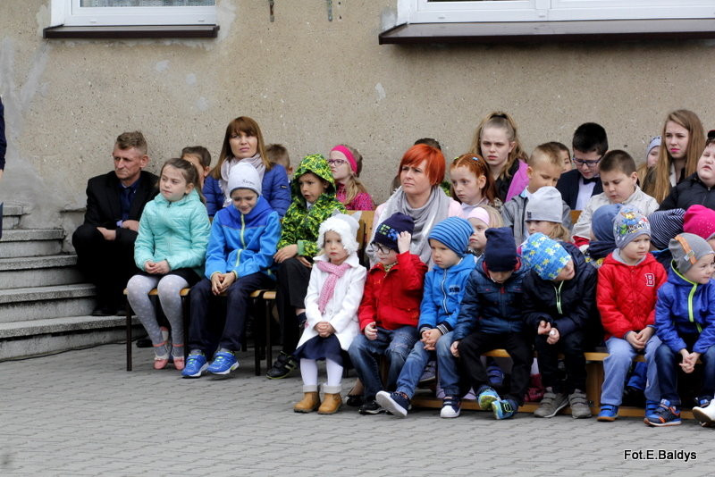 Sztandar dla Szkoły Podstawowej w Goniembicach (zdjęcia)