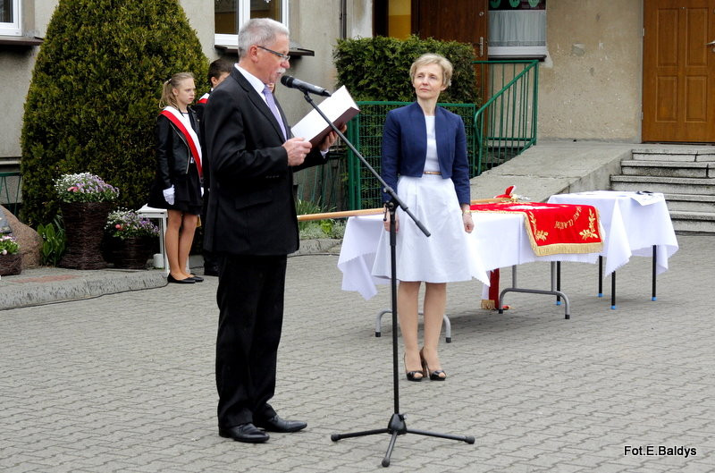 Sztandar dla Szkoły Podstawowej w Goniembicach (zdjęcia)