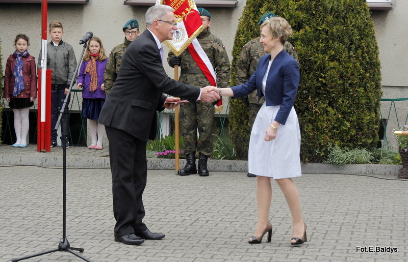 Sztandar dla Szkoły Podstawowej w Goniembicach (zdjęcia)