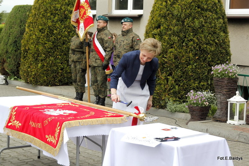 Sztandar dla Szkoły Podstawowej w Goniembicach (zdjęcia)