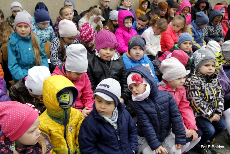 Sztandar dla Szkoły Podstawowej w Goniembicach (zdjęcia)