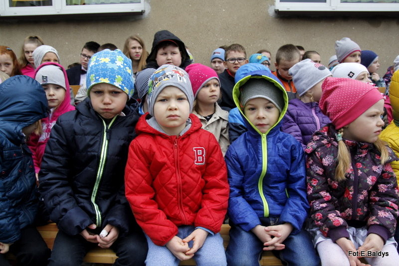 Sztandar dla Szkoły Podstawowej w Goniembicach (zdjęcia)