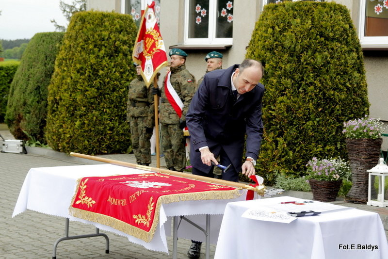 Sztandar dla Szkoły Podstawowej w Goniembicach (zdjęcia)