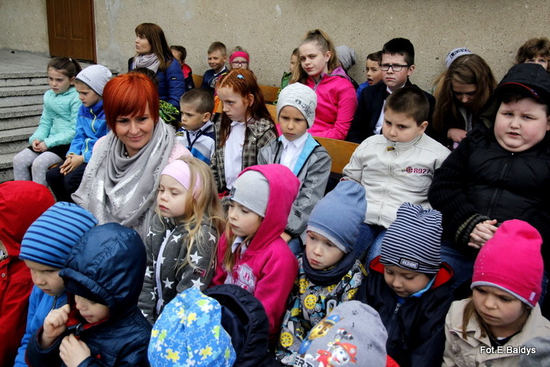 Sztandar dla Szkoły Podstawowej w Goniembicach (zdjęcia)