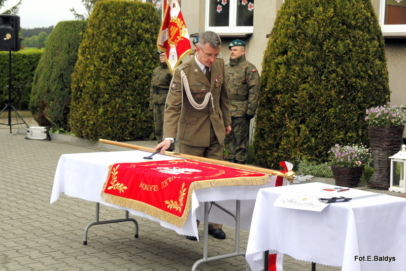 Sztandar dla Szkoły Podstawowej w Goniembicach (zdjęcia)