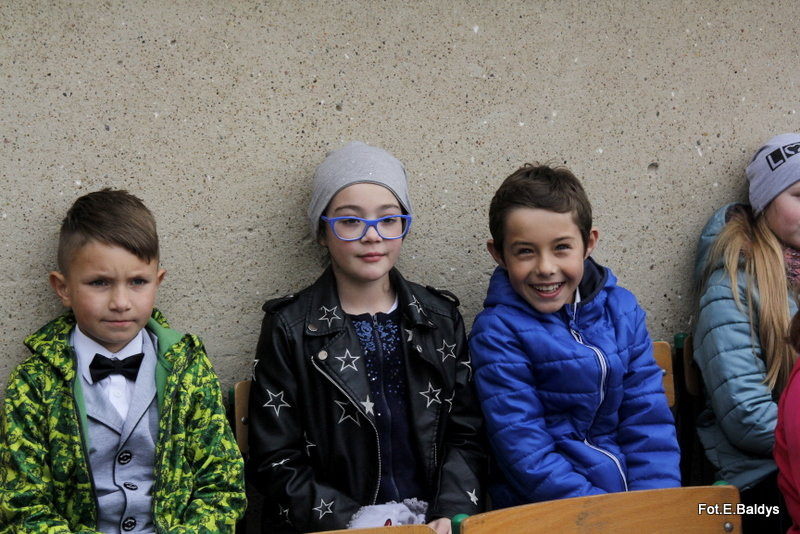 Sztandar dla Szkoły Podstawowej w Goniembicach (zdjęcia)