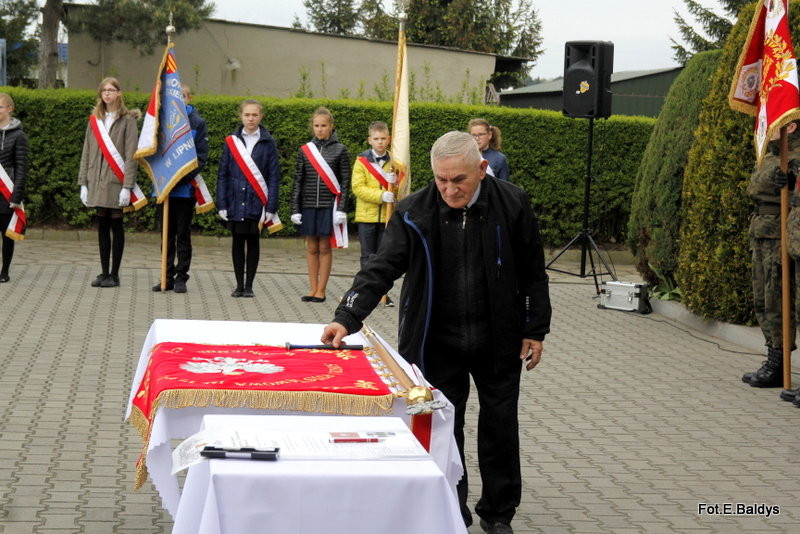 Sztandar dla Szkoły Podstawowej w Goniembicach (zdjęcia)