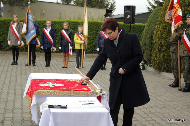 Sztandar dla Szkoły Podstawowej w Goniembicach (zdjęcia)