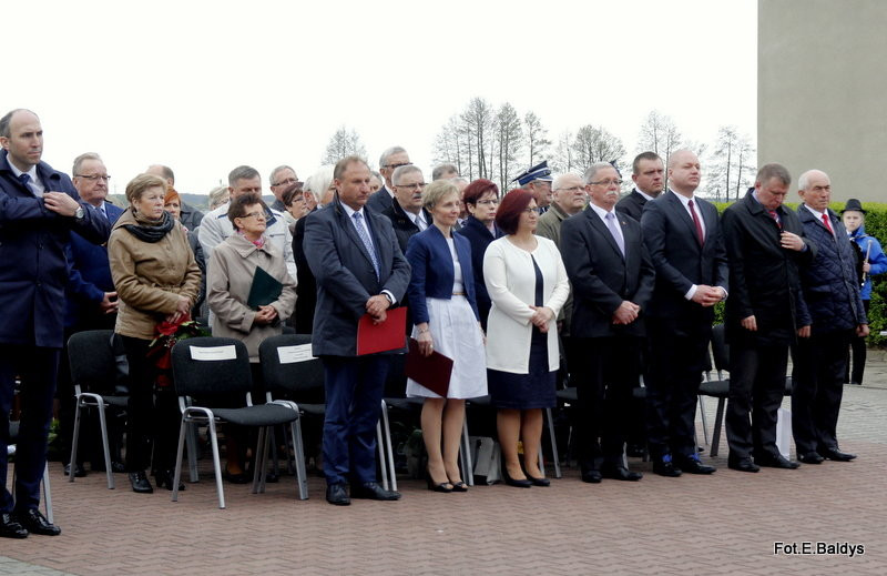 Sztandar dla Szkoły Podstawowej w Goniembicach (zdjęcia)