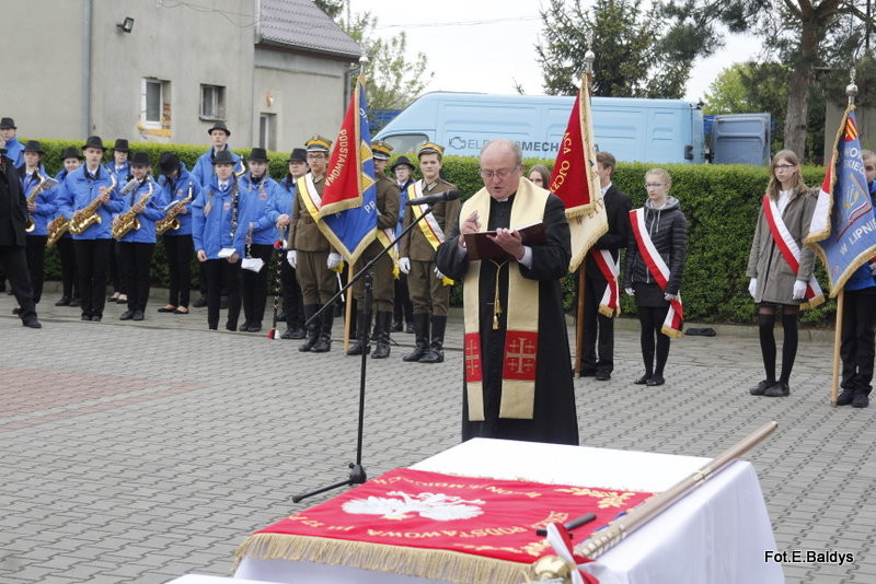 Sztandar dla Szkoły Podstawowej w Goniembicach (zdjęcia)