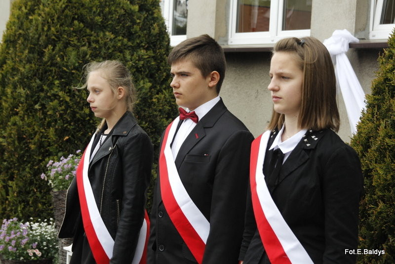 Sztandar dla Szkoły Podstawowej w Goniembicach (zdjęcia)