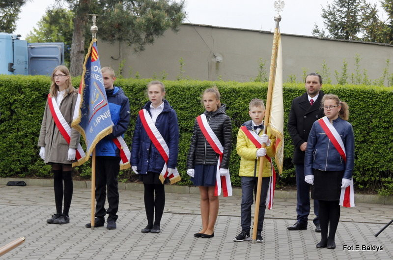 Sztandar dla Szkoły Podstawowej w Goniembicach (zdjęcia)