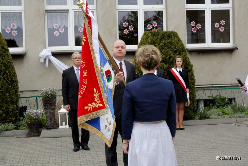 Sztandar dla Szkoły Podstawowej w Goniembicach (zdjęcia)