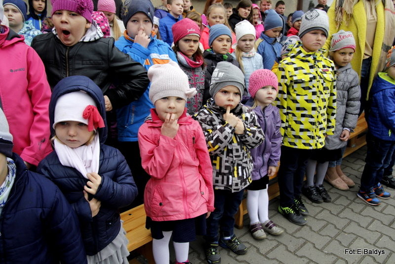 Sztandar dla Szkoły Podstawowej w Goniembicach (zdjęcia)