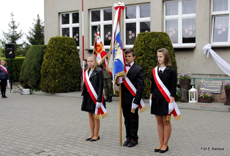 Sztandar dla Szkoły Podstawowej w Goniembicach (zdjęcia)