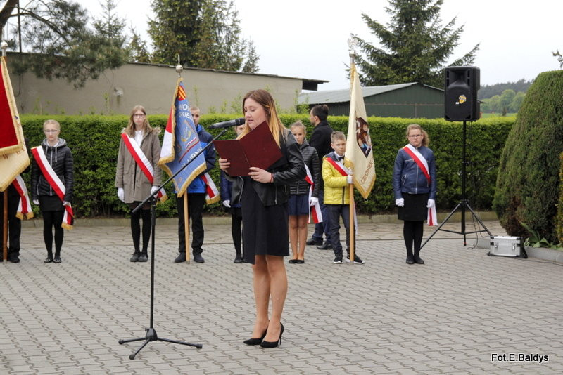 Sztandar dla Szkoły Podstawowej w Goniembicach (zdjęcia)