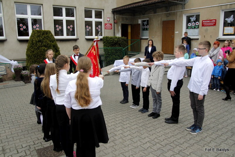 Sztandar dla Szkoły Podstawowej w Goniembicach (zdjęcia)
