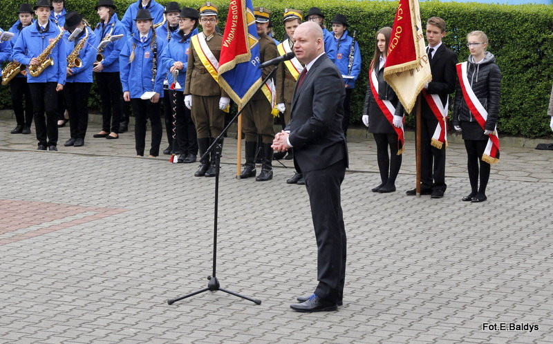 Sztandar dla Szkoły Podstawowej w Goniembicach (zdjęcia)