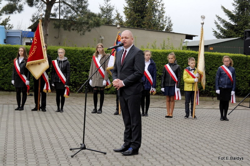 Sztandar dla Szkoły Podstawowej w Goniembicach (zdjęcia)