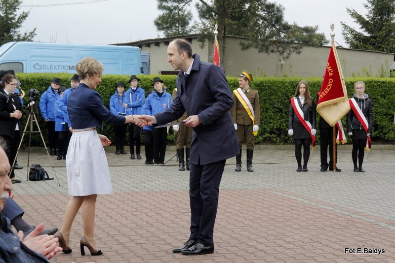 Sztandar dla Szkoły Podstawowej w Goniembicach (zdjęcia)