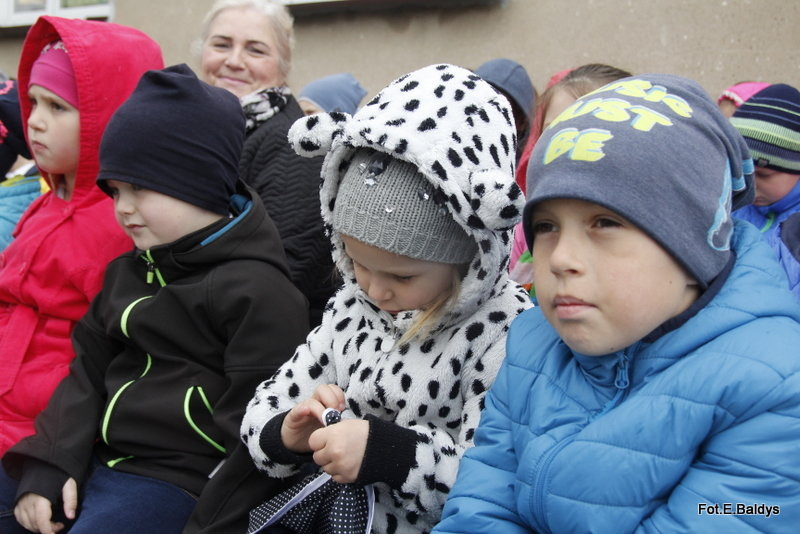 Sztandar dla Szkoły Podstawowej w Goniembicach (zdjęcia)