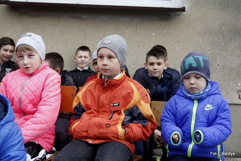 Sztandar dla Szkoły Podstawowej w Goniembicach (zdjęcia)