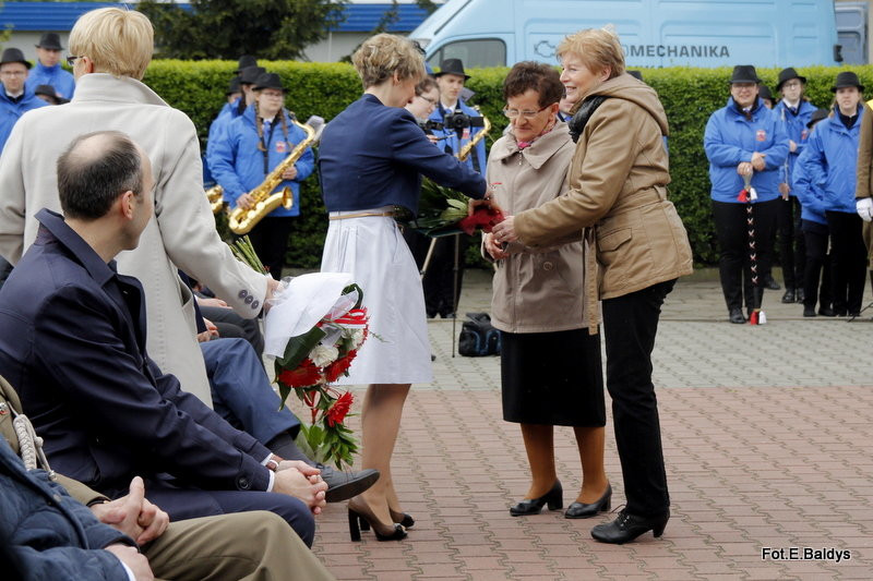 Sztandar dla Szkoły Podstawowej w Goniembicach (zdjęcia)