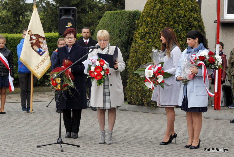 Sztandar dla Szkoły Podstawowej w Goniembicach (zdjęcia)