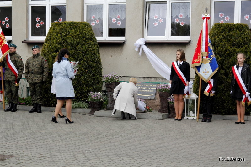 Sztandar dla Szkoły Podstawowej w Goniembicach (zdjęcia)
