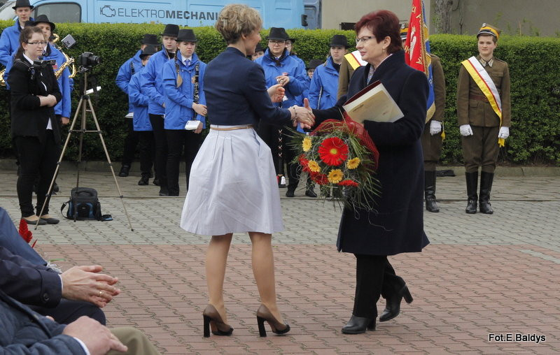 Sztandar dla Szkoły Podstawowej w Goniembicach (zdjęcia)