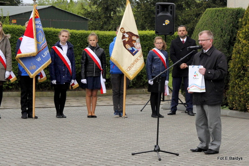 Sztandar dla Szkoły Podstawowej w Goniembicach (zdjęcia)