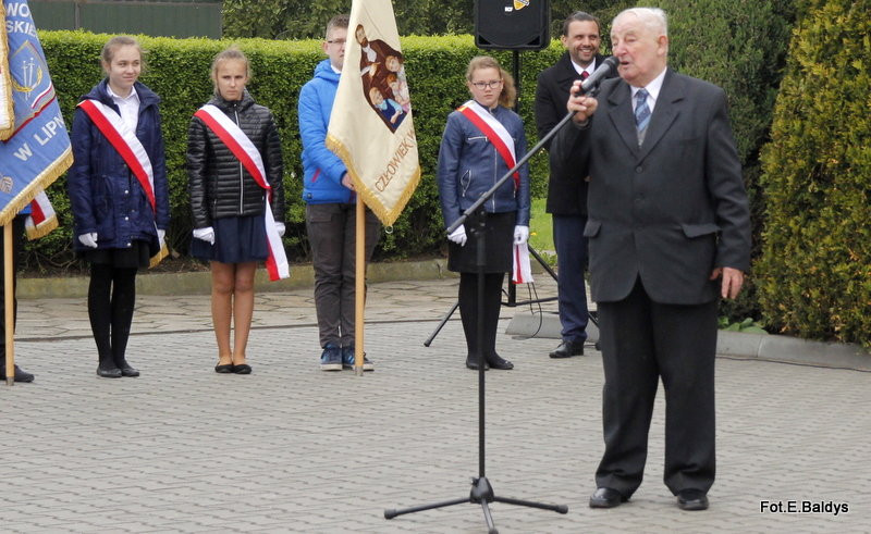 Sztandar dla Szkoły Podstawowej w Goniembicach (zdjęcia)