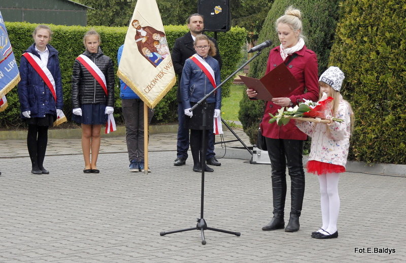 Sztandar dla Szkoły Podstawowej w Goniembicach (zdjęcia)