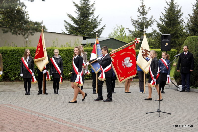 Sztandar dla Szkoły Podstawowej w Goniembicach (zdjęcia)