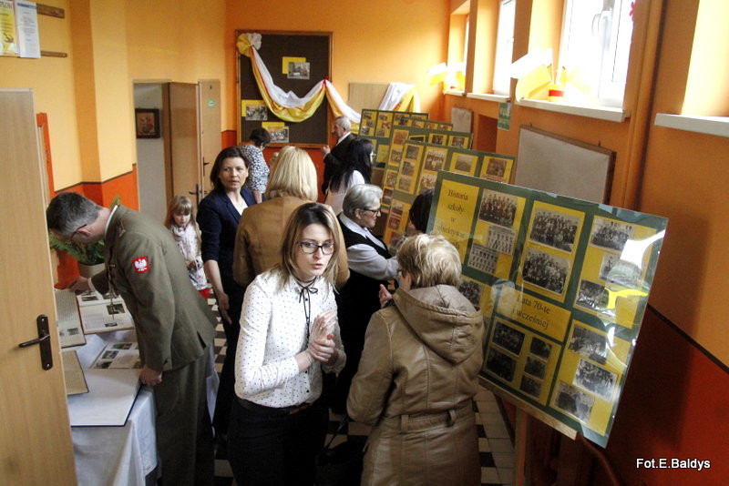 Sztandar dla Szkoły Podstawowej w Goniembicach (zdjęcia)