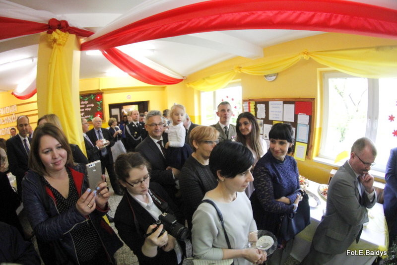 Sztandar dla Szkoły Podstawowej w Goniembicach (zdjęcia)