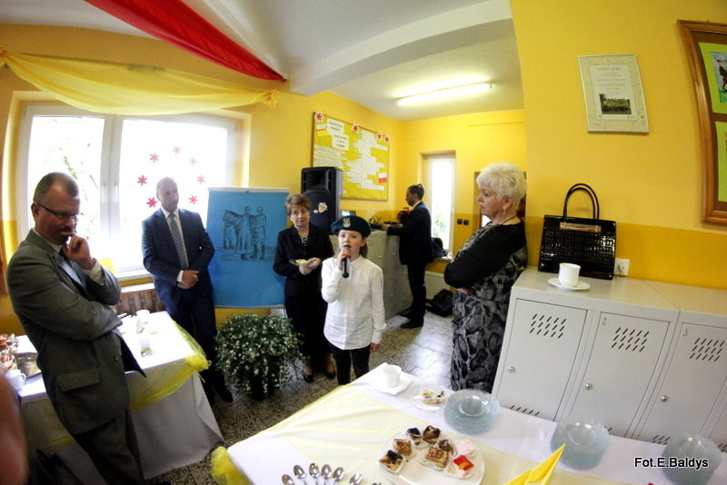 Sztandar dla Szkoły Podstawowej w Goniembicach (zdjęcia)