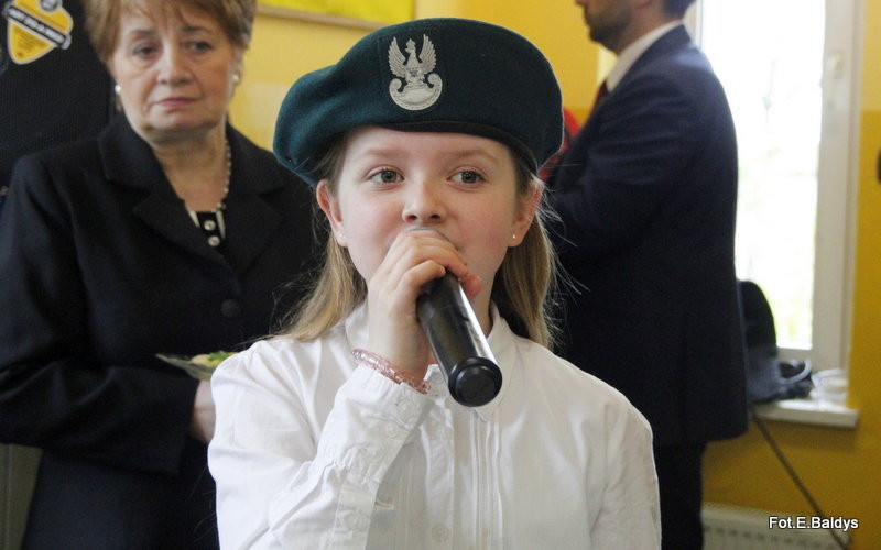 Sztandar dla Szkoły Podstawowej w Goniembicach (zdjęcia)