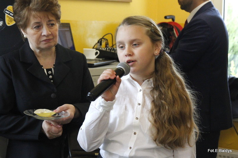 Sztandar dla Szkoły Podstawowej w Goniembicach (zdjęcia)