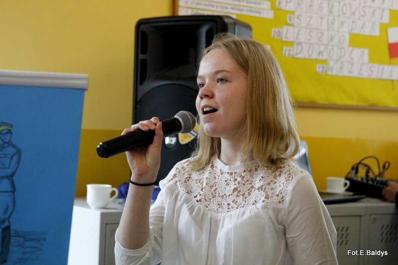 Sztandar dla Szkoły Podstawowej w Goniembicach (zdjęcia)