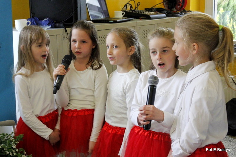 Sztandar dla Szkoły Podstawowej w Goniembicach (zdjęcia)