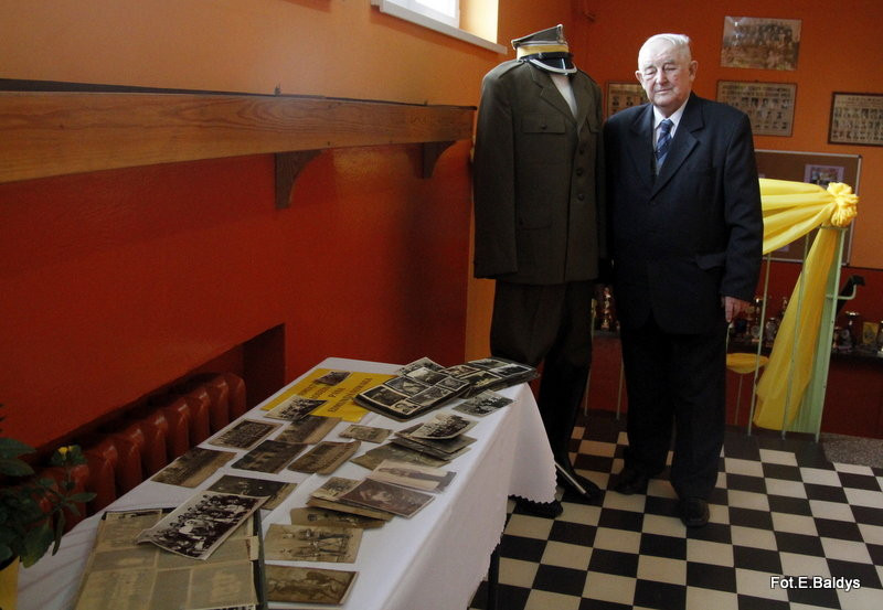 Sztandar dla Szkoły Podstawowej w Goniembicach (zdjęcia)