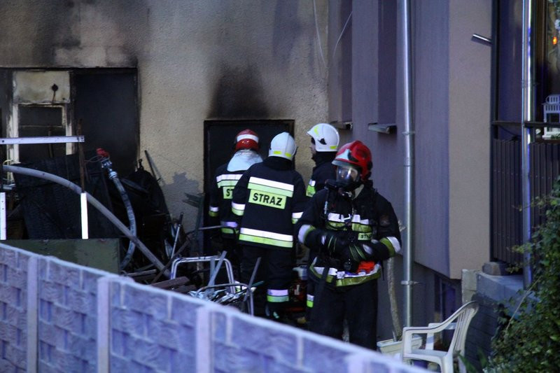 Pożar w warsztacie. Jedna osoba z niegroźnymi obrażeniami (dźwięk i zdjęcia)