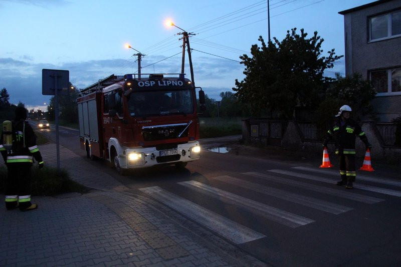 Pożar w warsztacie. Jedna osoba z niegroźnymi obrażeniami (dźwięk i zdjęcia)