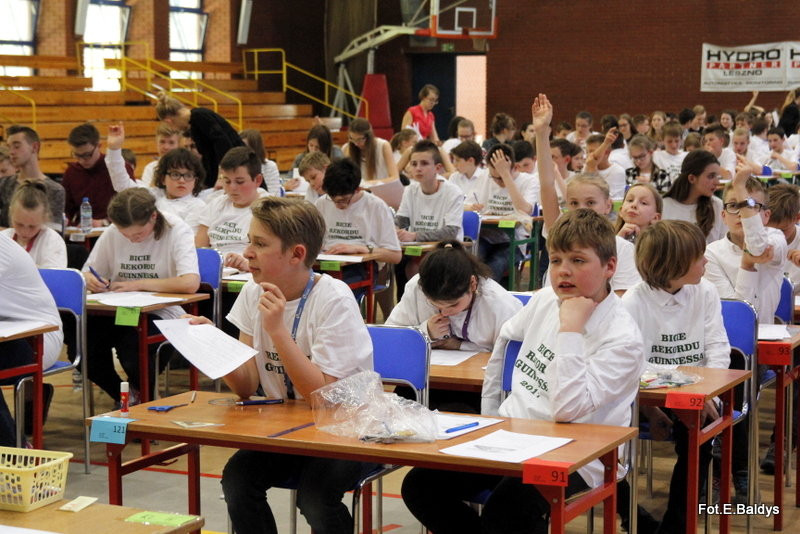 Matematyczny rekord w SP 13 (zdjęcia i film)