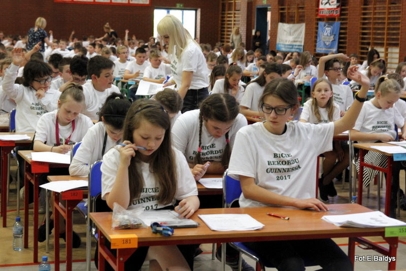 Matematyczny rekord w SP 13 (zdjęcia i film)